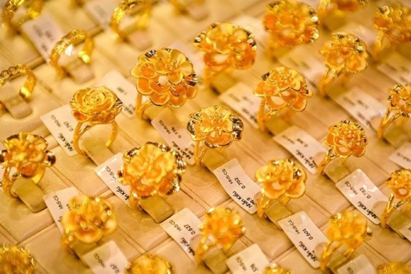 Giá vàng hôm nay 25-2 Giá vàng nhẫn tăng, cao vượt giá vàng miếng